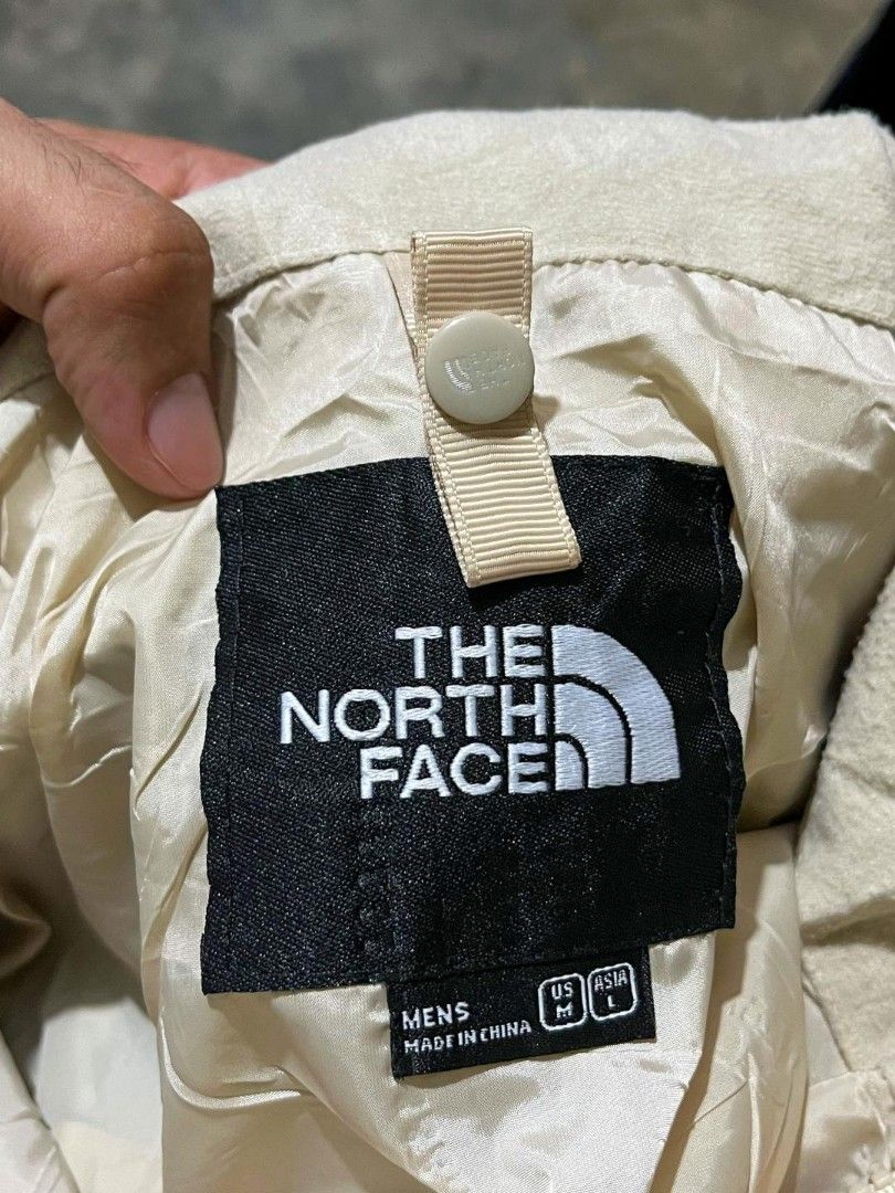 THE NORTH FACE ANTORA JACKET (Category: Coats, Jackets and Outerwear) located in Davao. Submitted by blazing.rachel02 (Listing ID 1470853806, Image 3). Description: Large on tag 23 x 28 Bagong bago pa No issue Detachable hood, packable Need wash only.