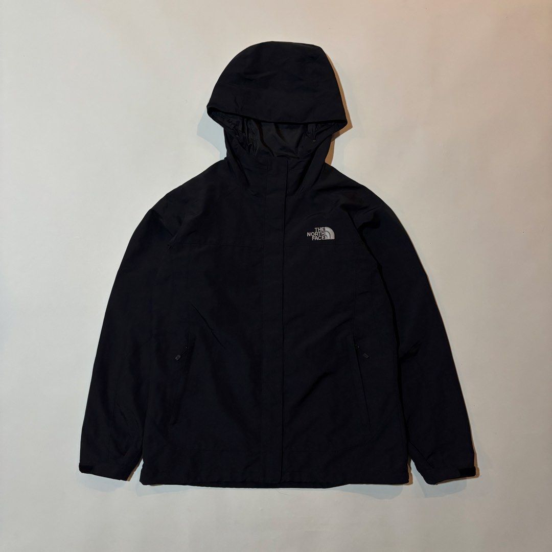 The North Face Black Hooded Jacket Size 85 (Category: Coats, Jackets and Outerwear) located in Dipolog. Submitted by dionato (Listing ID 1470779048, Image 1). Description: - Brand: The North Face - Color: Classic Black - Size: 85 - Features: Waterproof hooded jacket, full zip with storm flap, two zippered hand pockets - Details: Embroidered logo on chest and back shoulder - Perfect for: Rainy days and cooler weather.