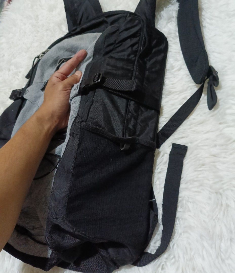 The North Face Borealis Backpack Grey Black (Category: Backpacks) located in Quezon City. Submitted by lootsniwoah_12 (Listing ID 1470885884, Image 3). Description: - Authentic The North Face Borealis backpack in grey and black - Multiple zipped compartments and mesh side pockets for easy organization - Exterior bungee cord system for extra gear - Padded shoulder straps and sturdy top grab handle for all-day comfort - Durable everyday carry ideal