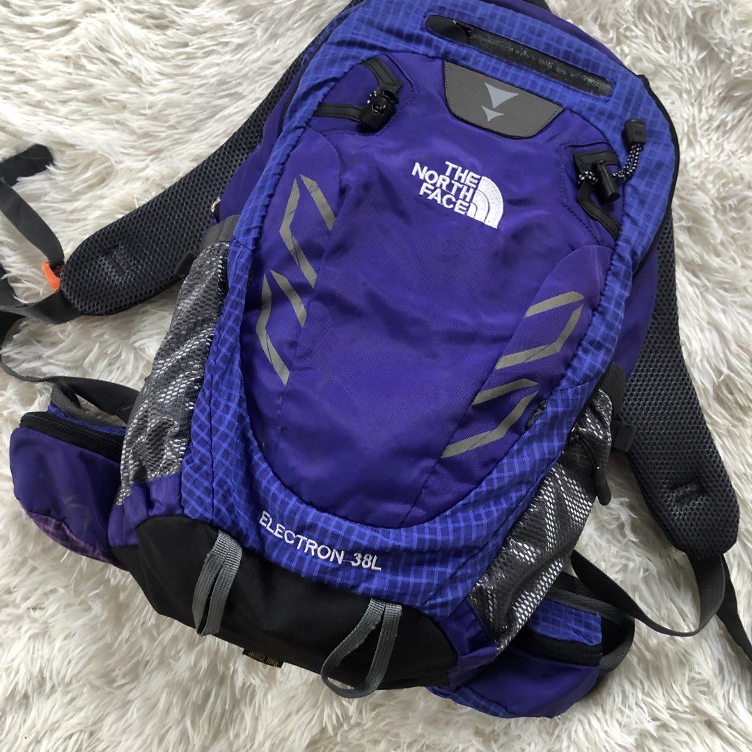 The North Face Electron 38L (Category: Backpacks) located in Dasmarinas. Submitted by cjtan26 (Listing ID 1470909590, Image 3). Description: Forsale The North Face Electron 38L Good Condition Check Details - 1500 Loc Cavite Jnt / Lalamove.