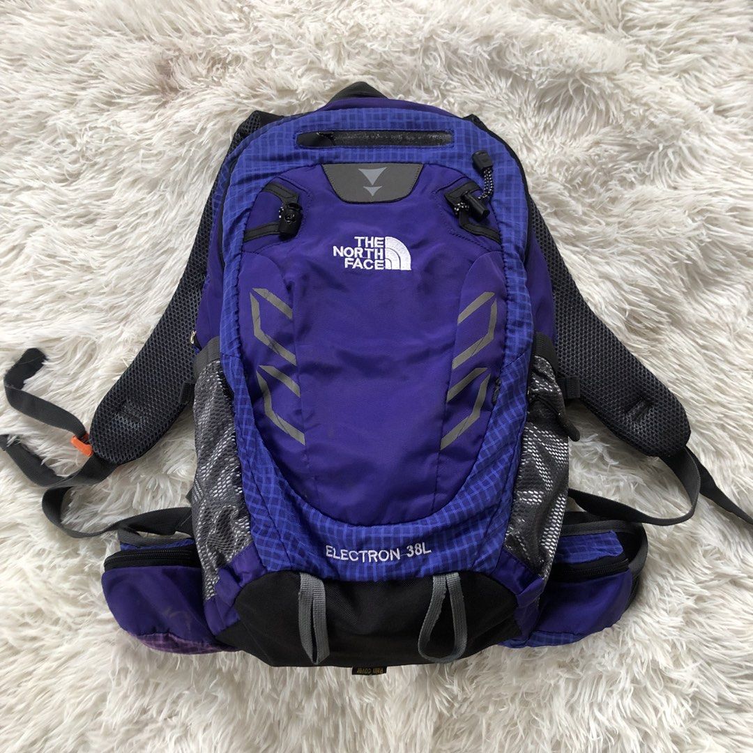 The North Face Electron 38L (Category: Backpacks) located in Dasmarinas. Submitted by cjtan26 (Listing ID 1470909590, Image 1). Description: Forsale The North Face Electron 38L Good Condition Check Details - 1500 Loc Cavite Jnt / Lalamove.