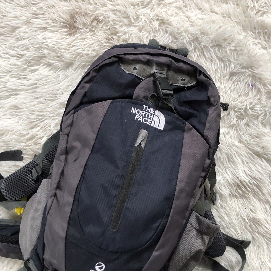 The North Face Electron DarkBlue 40L (Category: Backpacks) located in Dasmarinas. Submitted by cjtan26 (Listing ID 1470910060, Image 2). Description: Forsale The North Face Electron 40L Good Condition Check Details - 1500 Loc Cavite Jnt / Lalamove.