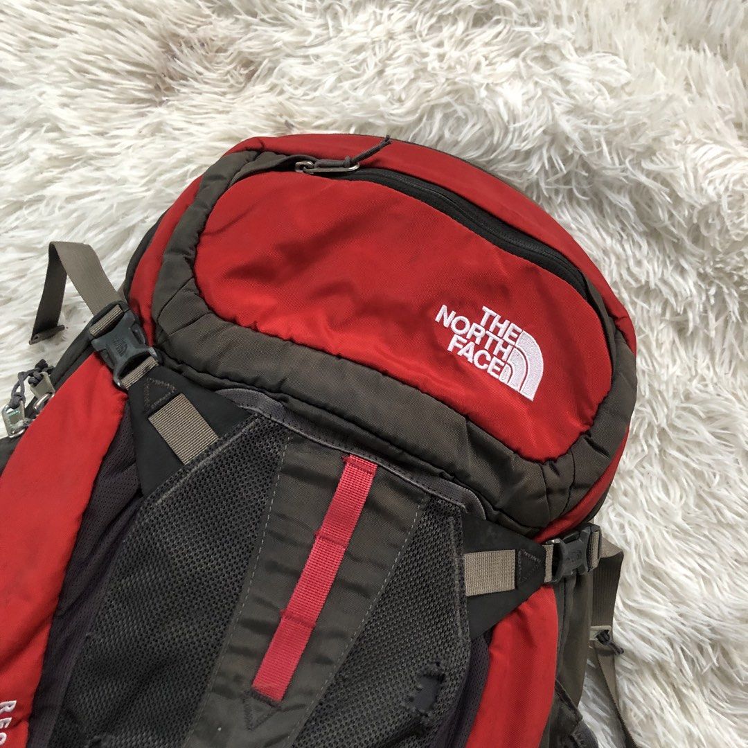 The North Face Recon 30L (Category: Backpacks) located in Dasmarinas. Submitted by cjtan26 (Listing ID 1470909335, Image 2). Description: Forsale The North Face Recon Red 30L Good Condition Check Details - 800 Loc Cavite Jnt / Lalamove.