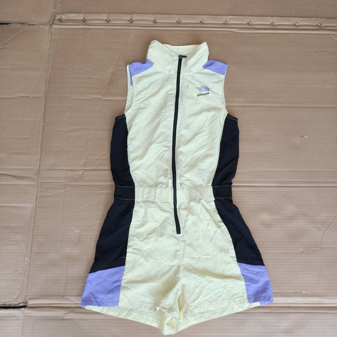 THE NORTH FACE SIZE XS (Category: Shirts) located in Manila. Submitted by gelove.thrift (Listing ID 1470856558, Image 2). Description: 28-30 waistline.