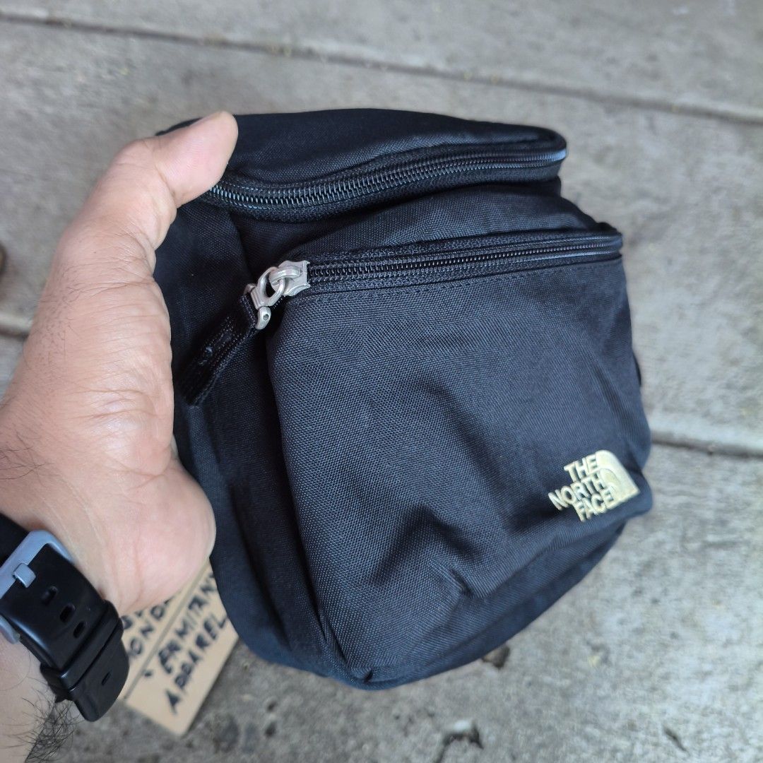 The north face sling bag (Category: Sling Bags) located in Calatrava. Submitted by ermitany0 (Listing ID 1470879286, Image 2). Description: TNF sling Excellent condition Location: Negros Occidental PM if interested 📩📩📩.