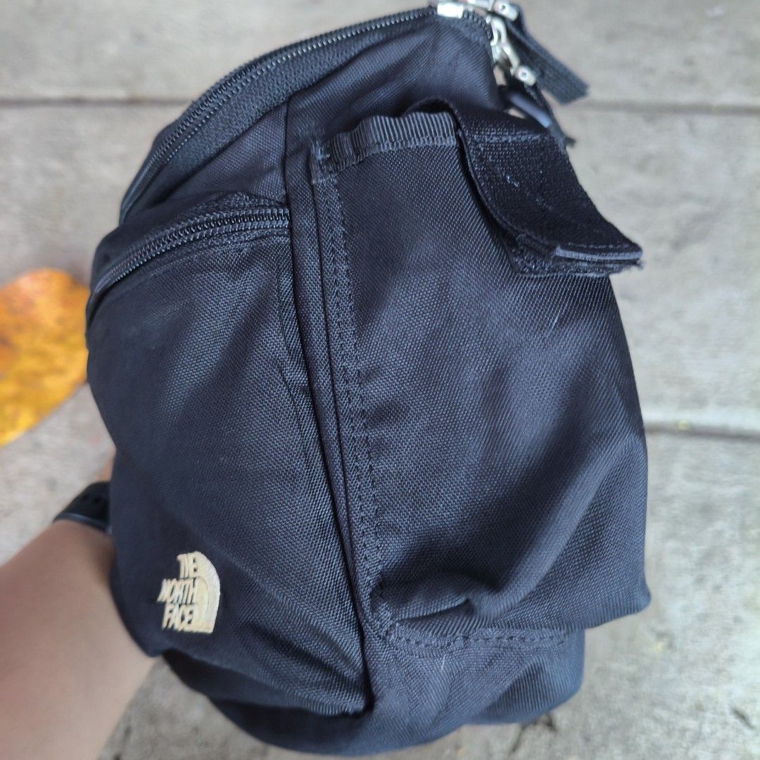 The north face sling bag (Category: Sling Bags) located in Calatrava. Submitted by ermitany0 (Listing ID 1470879286, Image 3). Description: TNF sling Excellent condition Location: Negros Occidental PM if interested 📩📩📩.