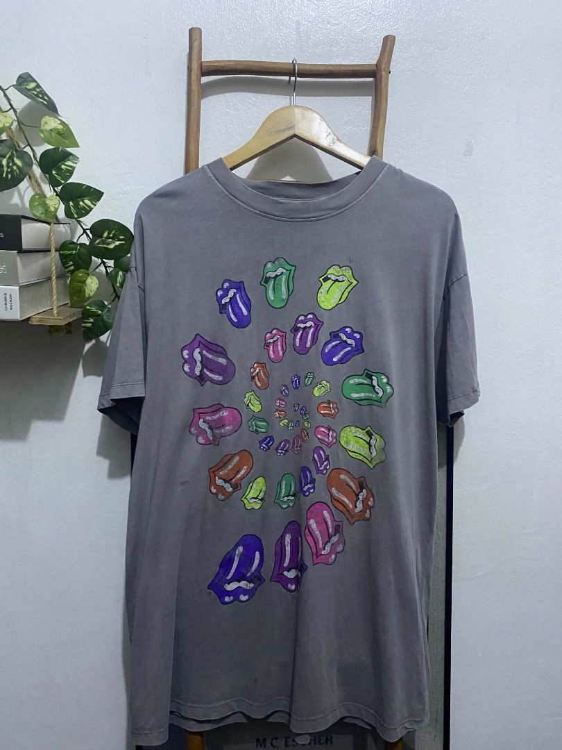 The Rolling Stones Graphic T-Shirt (Category: Tshirts & Polo Shirts ) located in Manila. Submitted by irespectthehustle (Listing ID 1470831948, Image 1). Description: - Official 2022 Musidor B.V. merchandise licensed by Bravado Merchandising - Larfe - Cool multicolored tongue logo spiral graphic on the front - Color: Classic grey short-sleeve crew neck - Material: Super soft 100% cotton with a comfortable relaxed fit - Details: Features original 