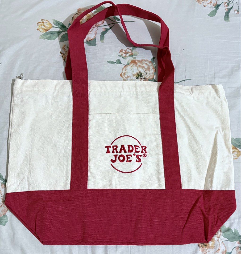 TJ’s Tote Bag XL size (Category: Tote Bags) located in Legazpi City. Submitted by wearablefinds (Listing ID 1470781033, Image 1). Description: XL size With zipper closure .