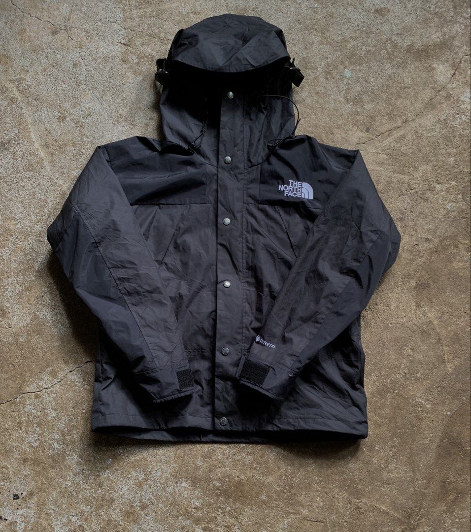 TNF GORETEX (Category: Coats, Jackets and Outerwear) located in Bombon. Submitted by thriftkolang20 (Listing ID 1470885268, Image 1). Description: No issue Size: best fit large 22x28 9.8/10 color rate Excellent as new.