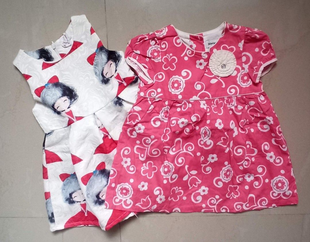 Toddler 2 Dress Size 3T (Category: Babies & Kids Fashion) located in Santa Teresita. Submitted by icecandy2.0 (Listing ID 1470837125, Image 1). Description: - Details: Short puff sleeves, rounded neckline, and decorative white fabric rosette with a sparkly gem center - Closure: Three buttons down the back for easy dressing - Length: Approximately 43 cm from shoulder to hem - Origin: Made in the Philippines.