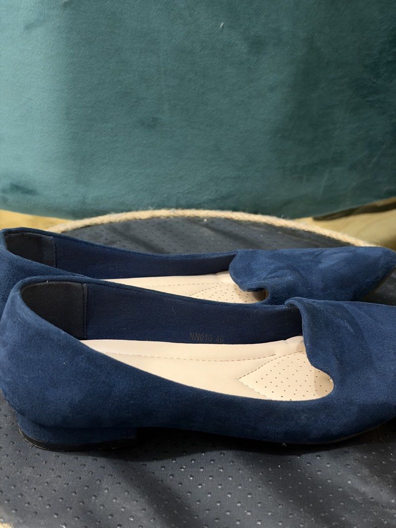 Tomaz flat (Category: Shoe inserts) located in Kuala Lumpur. Submitted by amnilarch (Listing ID 1470859921, Image 3). Description: colour : navy blue size : 40 n/p : 100 ( with postage ).