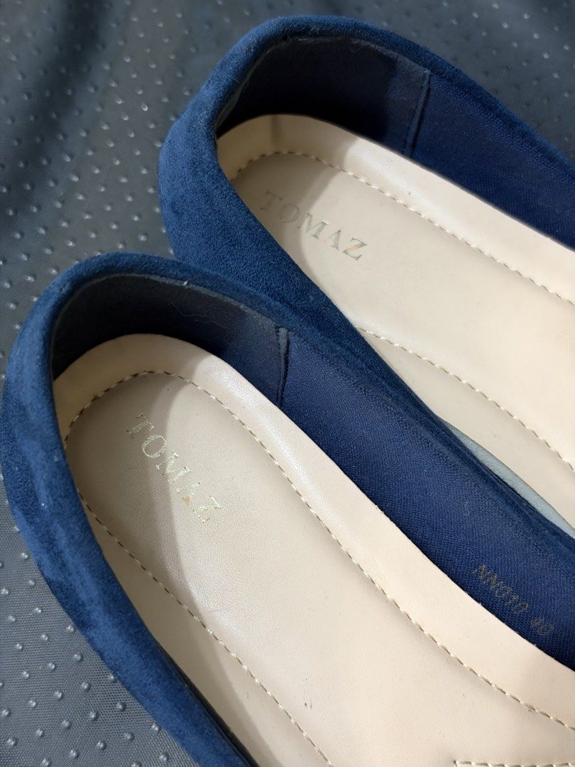 Tomaz flat (Category: Shoe inserts) located in Kuala Lumpur. Submitted by amnilarch (Listing ID 1470859921, Image 2). Description: colour : navy blue size : 40 n/p : 100 ( with postage ).