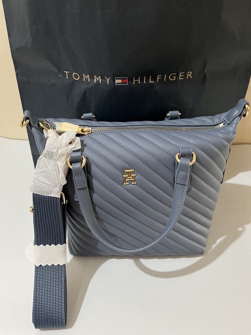 Tommy Hilfiger Crossbody Bag (Category: Cross-body Bags) located in Santa Rosa. Submitted by ninaparis (Listing ID 1470924582, Image 2). Description: Original Tommy Hilfiger Quilted Poppy Reform Crossbody Bag.Available in two color Beige & Blue.