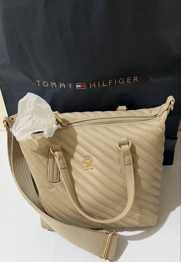 Tommy Hilfiger Crossbody Bag (Category: Cross-body Bags) located in Santa Rosa. Submitted by ninaparis (Listing ID 1470924582, Image 3). Description: Original Tommy Hilfiger Quilted Poppy Reform Crossbody Bag.Available in two color Beige & Blue.