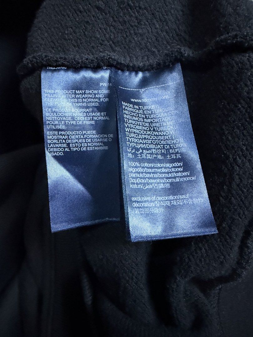 Tommy Jeans Hoodie (Category: Hoodies) located in Baguio. Submitted by thriftcoded_2600 (Listing ID 1470861909, Image 3). Description: -Tommy Jeans Hoodie - Size: XL - Color Rate:10/10 - Condition: Excellent, no stains or damage .