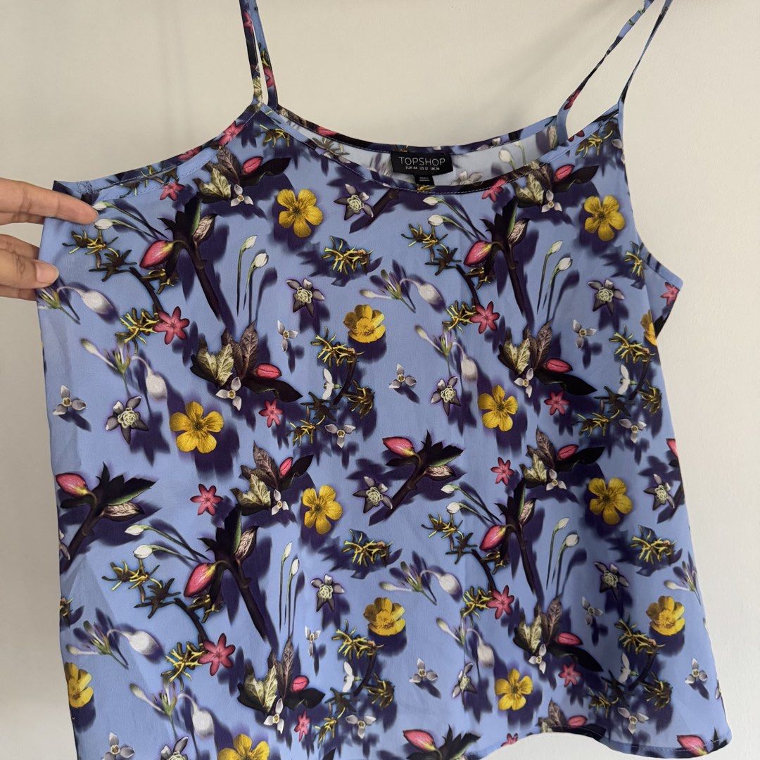 Topshop floral top (Category: Blouses) located in Manila. Submitted by apparella.ph (Listing ID 1470747224, Image 2). Description: 10/10 hard to let go super pretty Bust:42 Length:17 ☑️Everything is my Own preloved / BNWT/BNWOT ☑️ not thrifted/Ukay ☑️ malukot sa picture kasi na stock sa cabinet (tinatamad mag plantsa ✌️ ) ☑️Personal items ( usually bought in US/UK/JPN ) every year po ako nag aabroad so expect i don’t sell fake items and mejo pric