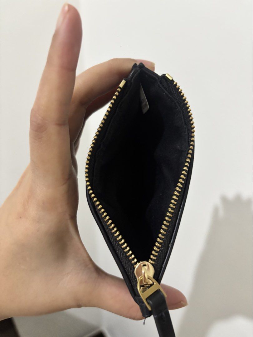 Tory Burch Black Quilted Leather Zip Card Holder (Category: Luxury Bags & Wallets) located in Manila. Submitted by roxiee7878 (Listing ID 1470808060, Image 3). Description: Tory Burch wallet 💯 original Brandnew.