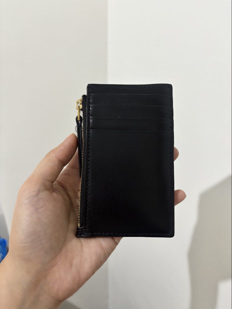 Tory Burch Black Quilted Leather Zip Card Holder (Category: Luxury Bags & Wallets) located in Manila. Submitted by roxiee7878 (Listing ID 1470808060, Image 2). Description: Tory Burch wallet 💯 original Brandnew.