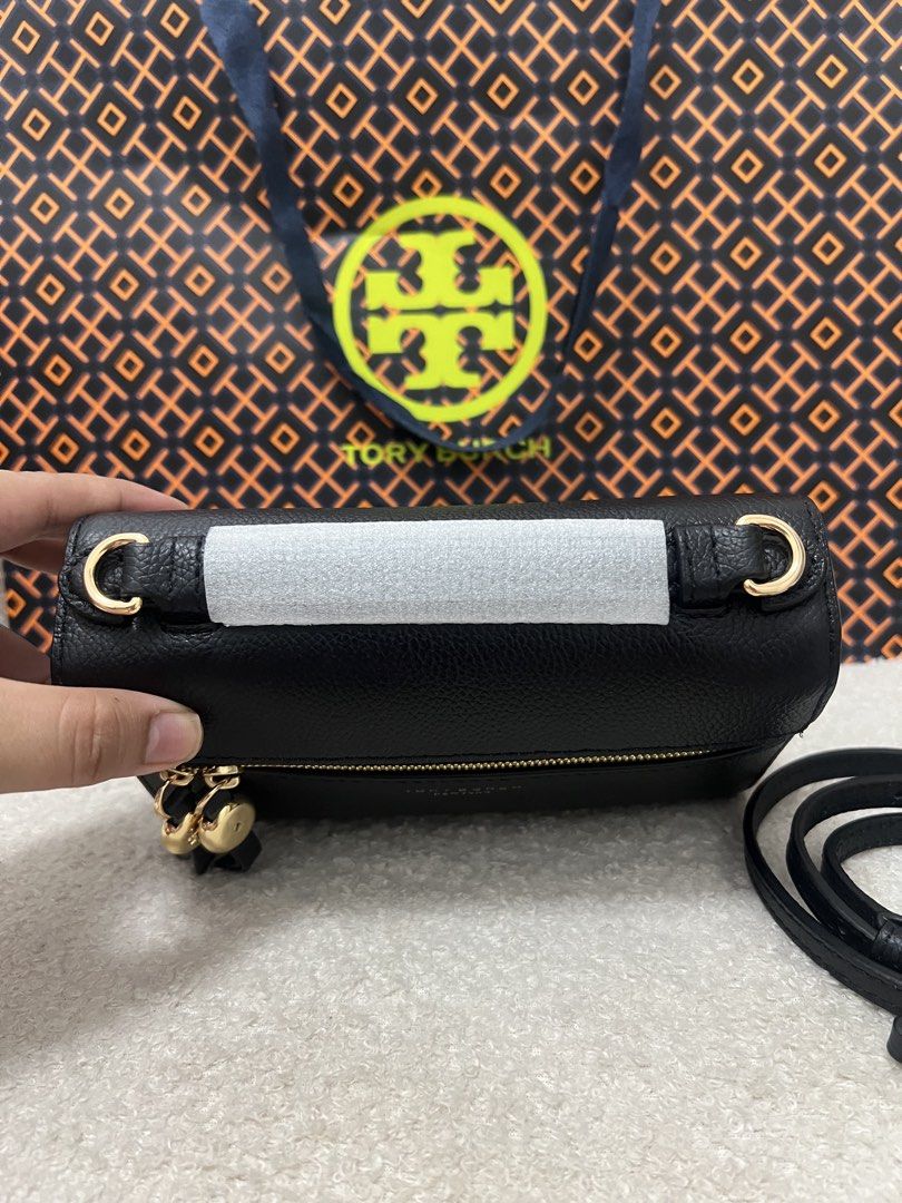 Tory Burch Black Vanity Crossbody Bag (Category: Cross-body Bags) located in Abulug. Submitted by jamiecammie (Listing ID 1470748662, Image 3). Description: Original & No issue.