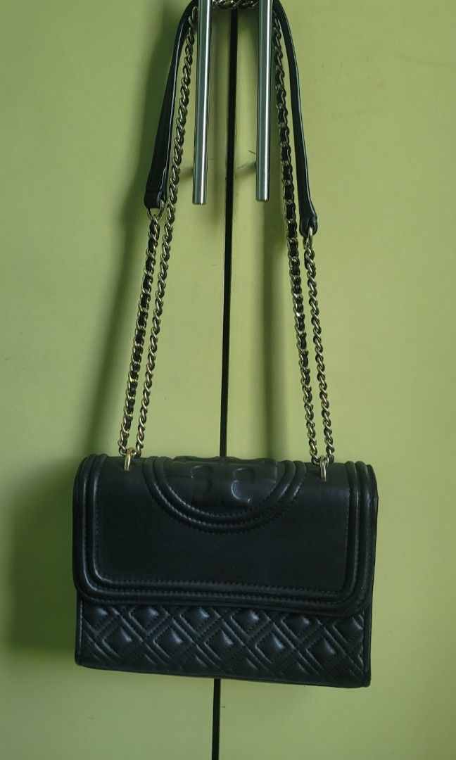 Tory Burch Flemming Convertible Shoulder Bag (Category: Luxury Bags & Wallets) located in Las Pinas. Submitted by preloved_korea (Listing ID 1470896604, Image 1). Description: with jelly tag and sign of use.