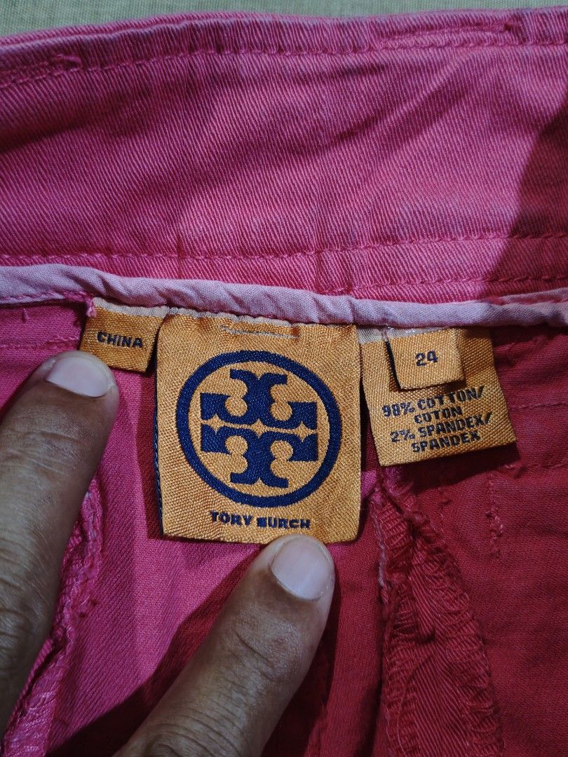 Tory Burch Womens Shorts (Category: Shorts) located in San Pedro. Submitted by streetthriftsph (Listing ID 1470822231, Image 3). Description: Tory Burch Womens Shorts 650+SF Condition: 9/10 Size: 24 on tag 28 waistline on tape Length: 11 Colorate: 9/10 Buttons/Zippers: 9/10.