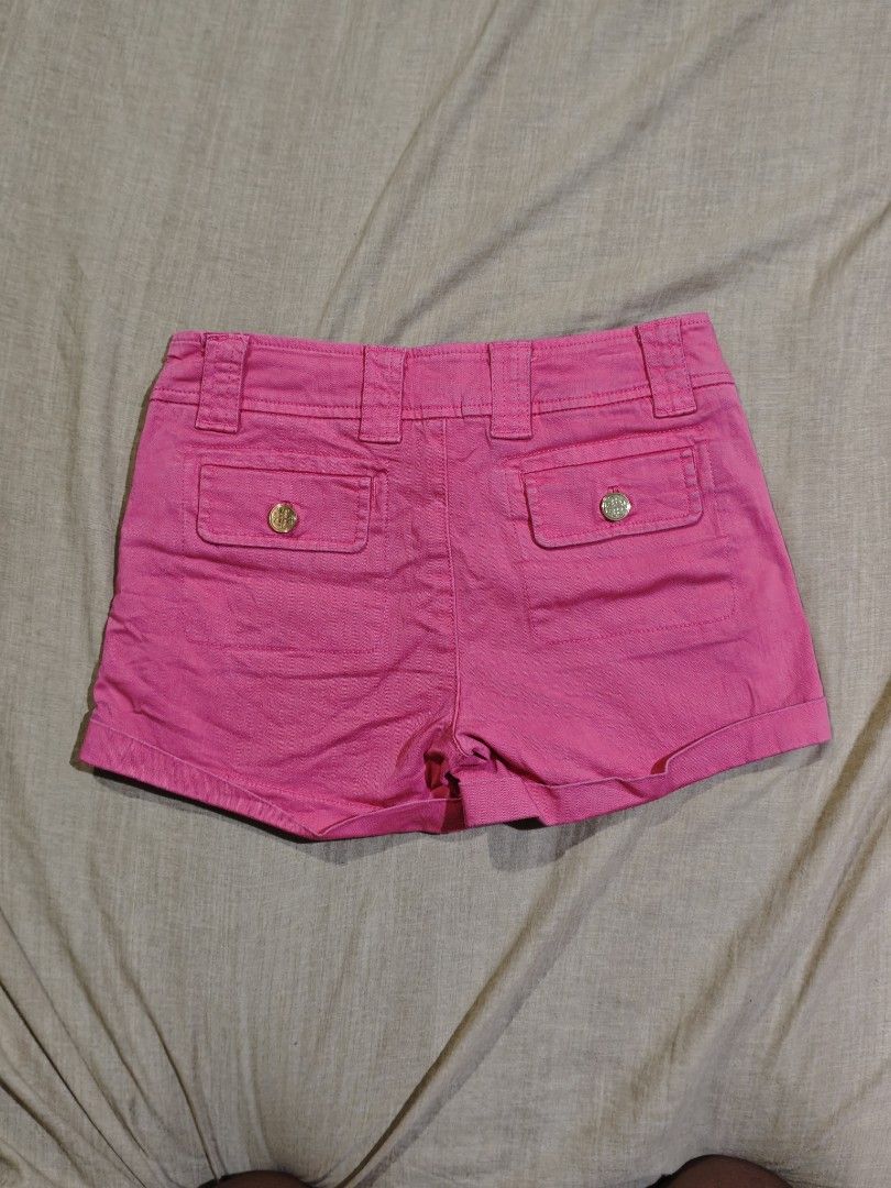 Tory Burch Womens Shorts (Category: Shorts) located in San Pedro. Submitted by streetthriftsph (Listing ID 1470822231, Image 2). Description: Tory Burch Womens Shorts 650+SF Condition: 9/10 Size: 24 on tag 28 waistline on tape Length: 11 Colorate: 9/10 Buttons/Zippers: 9/10.