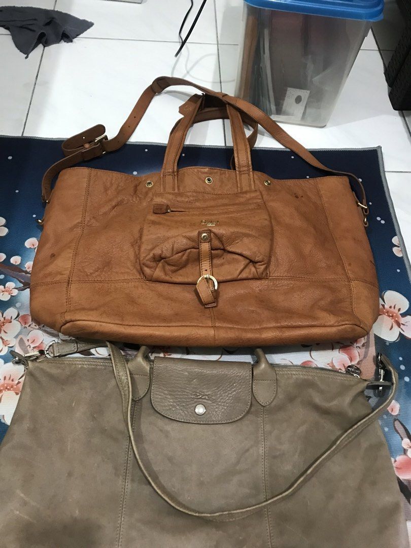 Tote bags bundle (Category: Tote Bags) located in Balete No 2. Submitted by troyesybang (Listing ID 1470785645, Image 2). Description: Longchamp. Salad All used some damages check postings Deets Bundle sale Sf to j&t NOT FOR SENSI BAWAL SA MASELAN available posted Crossed leather longchamp out not available not part of bundle 2 pcs salad tan cognac tote and blue lC msh only.