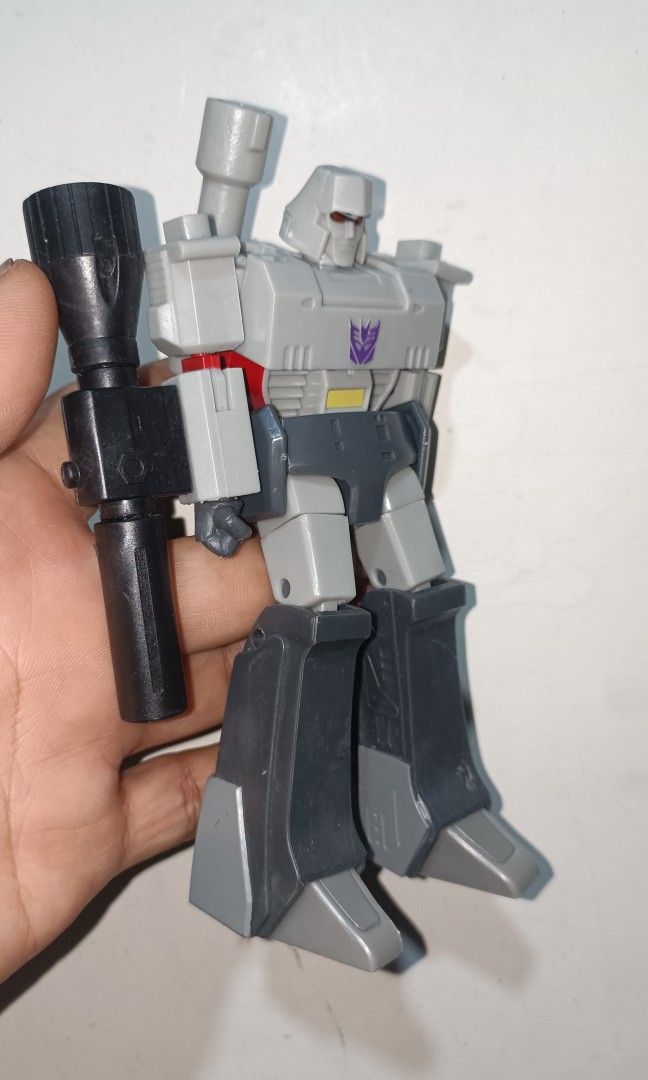 Transformer Megatron R.E.D. figure (Category: Kids Toys) located in Cabuyao City. Submitted by mgabinibentanitonton (Listing ID 1470918818, Image 2). Description: .