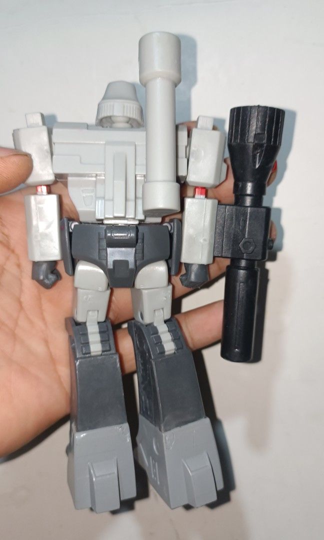 Transformer Megatron R.E.D. figure (Category: Kids Toys) located in Cabuyao City. Submitted by mgabinibentanitonton (Listing ID 1470918818, Image 3). Description: .