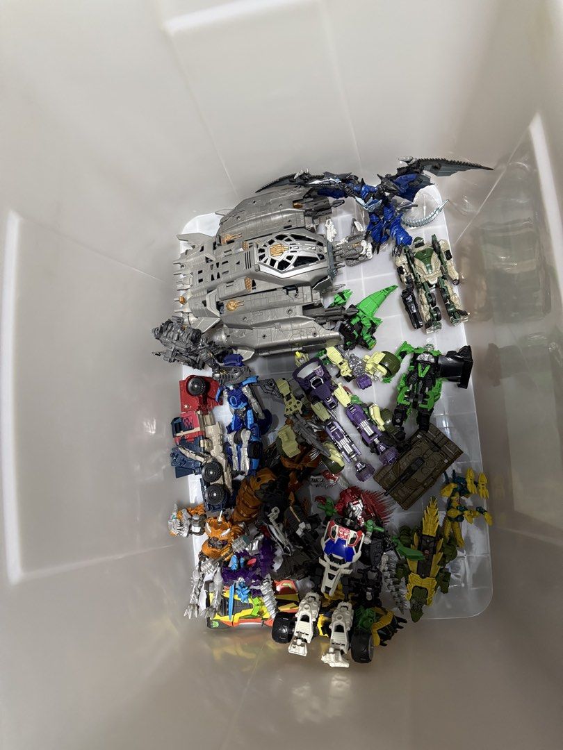 Transformers Lot (Category: Action & Battle Toys) located in Quezon City. Submitted by dirkyy7782303 (Listing ID 1470878500, Image 1). Description: Around 20 figs WYSIWYG Mix of hasbro and takara tomy .