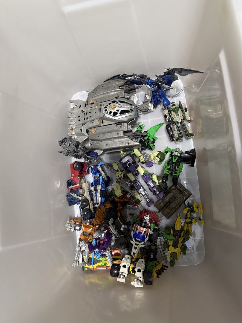 Transformers Lot (Category: Action & Battle Toys) located in Quezon City. Submitted by dirkyy7782303 (Listing ID 1470878500, Image 2). Description: Around 20 figs WYSIWYG Mix of hasbro and takara tomy .