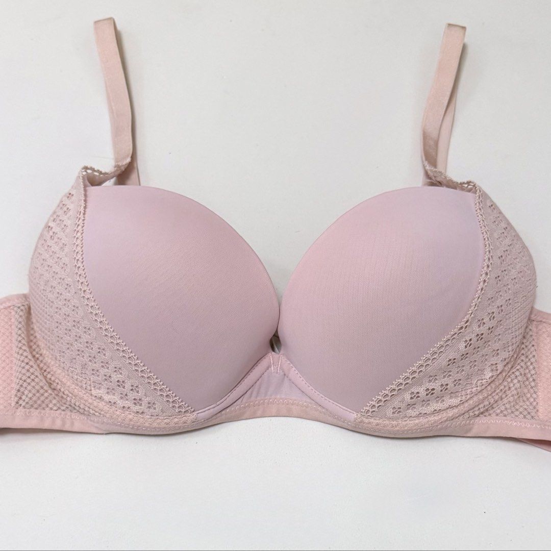 TRIUMPH Soft Pink Push-up Bra [36B] (Category: Undergarments & Loungewear) located in Malabon City. Submitted by k_intimates (Listing ID 1470766756, Image 2). Description: Details: • Size 36B / wired / push-up • No issues • Soft pink Triumph push-up bra featuring smooth molded t-shirt cups, underwire support, and decorative geometric lace trim..