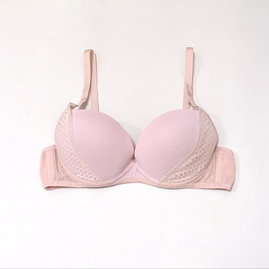 TRIUMPH Soft Pink Push-up Bra [36B] (Category: Undergarments & Loungewear) located in Malabon City. Submitted by k_intimates (Listing ID 1470766756, Image 1). Description: Details: • Size 36B / wired / push-up • No issues • Soft pink Triumph push-up bra featuring smooth molded t-shirt cups, underwire support, and decorative geometric lace trim..