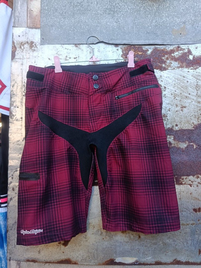 TROY LEE DESIGNS MTB SHORTS (Category: Shorts) located in Iloilo. Submitted by _lemornosnas02 (Listing ID 1470813450, Image 1). Description: Troy Lee Designs Skyline Plaid Shorts in a red/maroon colorway, designed for mountain biking SIZE 32 DIMES 16X20 LOCATION ILOILO PLUS SHIP VIA LBC.