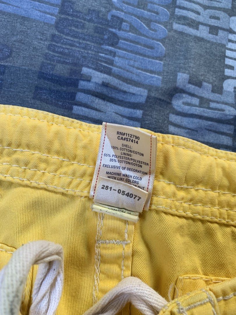 TRUE RELIGION 6 POCKET CARGO SHORT (Category: Shorts) located in Sapian. Submitted by luxethrift_ (Listing ID 1470893756, Image 3). Description: W-30 T-13 L-23 H-11.