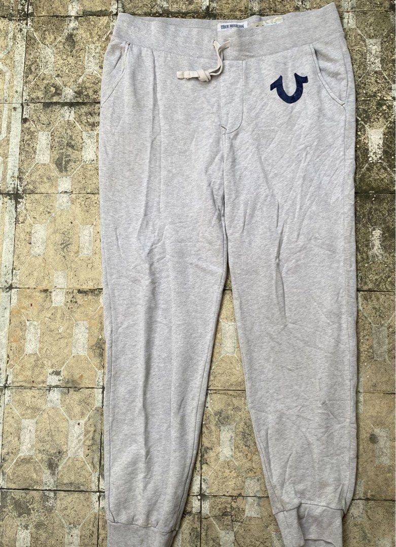 True Religion Grey Jogger Sweatpants Size L (Category: Joggers) located in Imus. Submitted by frootiloots4103 (Listing ID 1470769191, Image 1). Description: - Brand: True Religion - Color: Grey - Material: 100% Cotton - Size: Large - Origin: Made in India - Features: Adjustable drawstring waistband, iconic front pocket horseshoe logo, and cuffed ankles OPEN FOR NEGO (best if aspack) 📍 Imus, Cavite 4103 Can do meetups within Imus Area 🚚 J&T or L