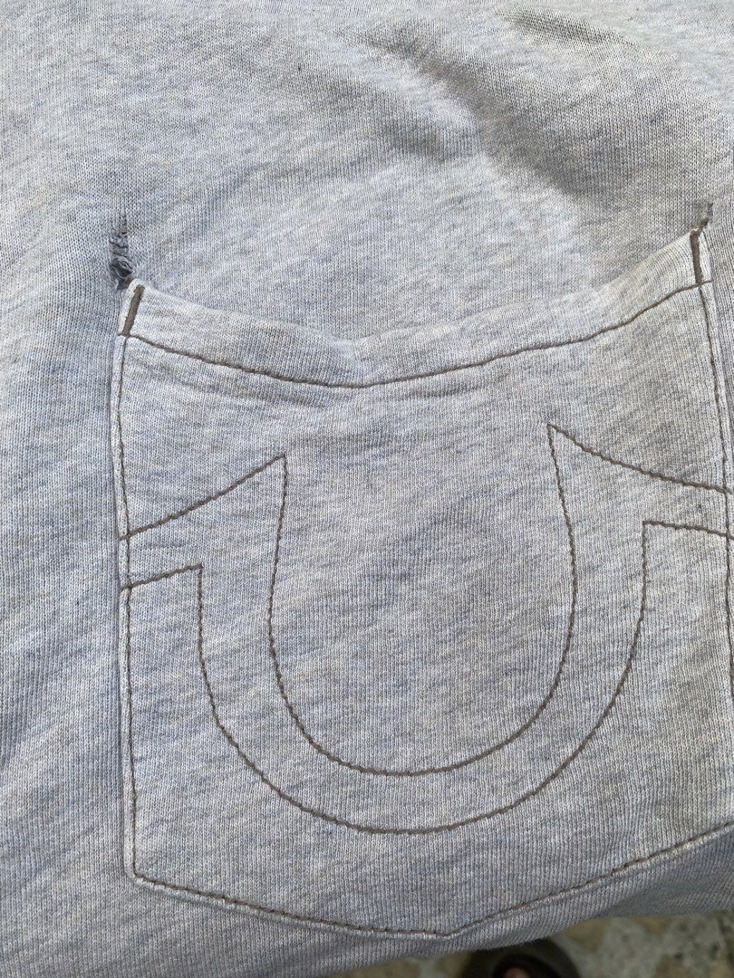 True Religion Grey Jogger Sweatpants Size L (Category: Joggers) located in Imus. Submitted by frootiloots4103 (Listing ID 1470769191, Image 2). Description: - Brand: True Religion - Color: Grey - Material: 100% Cotton - Size: Large - Origin: Made in India - Features: Adjustable drawstring waistband, iconic front pocket horseshoe logo, and cuffed ankles OPEN FOR NEGO (best if aspack) 📍 Imus, Cavite 4103 Can do meetups within Imus Area 🚚 J&T or L