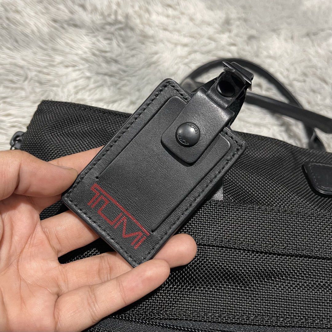TUMI Expandable Companion Totebag (Category: Luxury Bags & Wallets) located in Bauang. Submitted by thriftypockets92 (Listing ID 1470914092, Image 3). Description: .