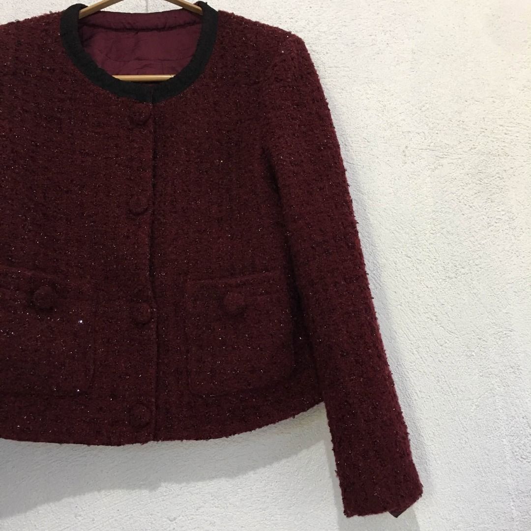Tweed burgundy blazer (Category: Coats, Jackets and Outerwear) located in Subic. Submitted by ayvee.ph (Listing ID 1470754553, Image 3). Description: Tweed burgundy blazer Ganda!!!!! ♥️♥️♥️ A must have mga sis Excellent cond No issue / No flaws No when worn (never worn) Size: S on tag Bust: Upto 34 Shoulder: 16 Length: 21 📌Measured via tm Price: (sis mahal to swear kht icheck nyo s ibang seller) 📍Olongapo / Subic 🚛Reg J&T door to door del Mine