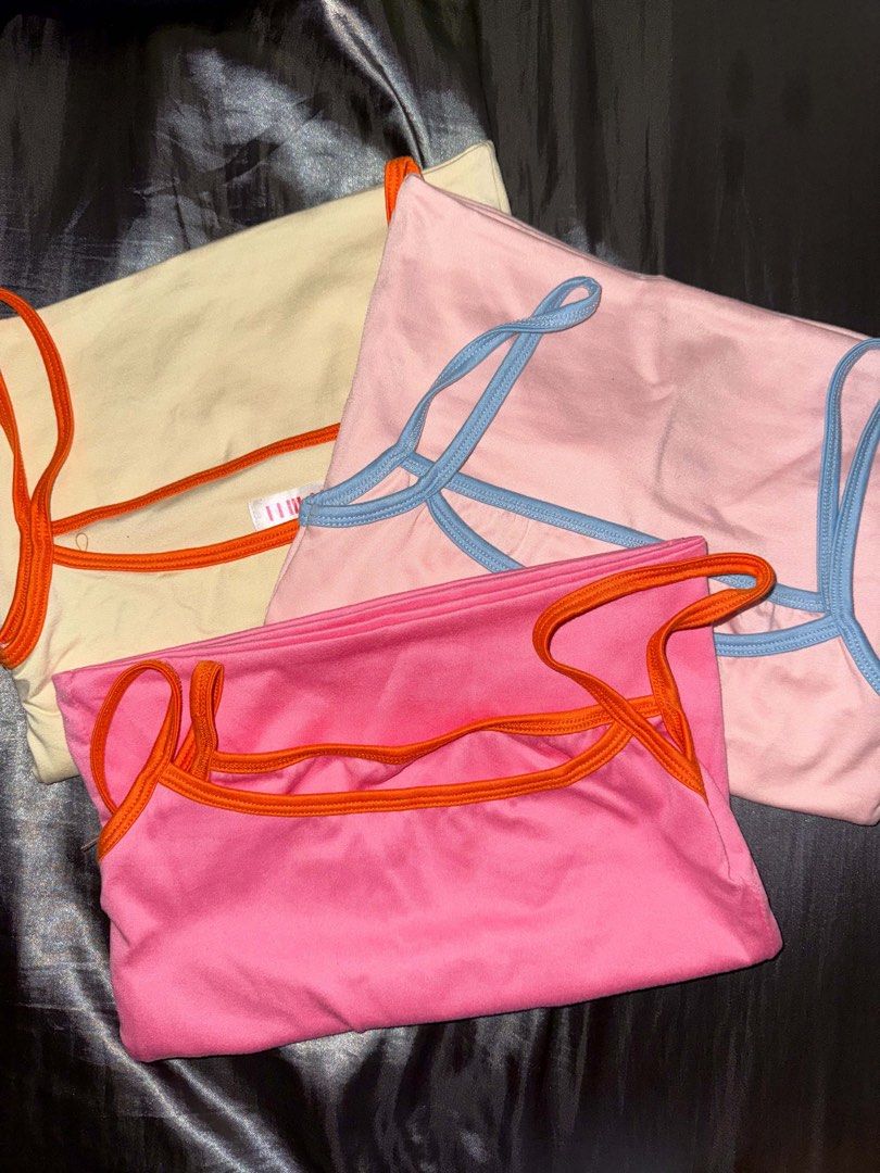 Two toned basic tank top (Category: Sleeveless) located in Manila. Submitted by gryff (Listing ID 1470796381, Image 1). Description: Two toned tank tops for only ₱300 〰️₱120 each, ₱300 for all 3 tank tops 〰️did not use (nilabhan lang po 🥹 nakatago lang sa damitan) 〰️fits xs-s frames (size S) 〰️rfs: decluttering dm if interested!.