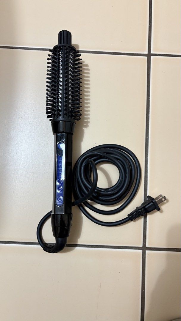 ubeator ceramic hair curler 32mm (Category: Hair) located in Makati City. Submitted by ericka_cb (Listing ID 1470898359, Image 1). Description: barely used and in good condition no box or other inclusions .