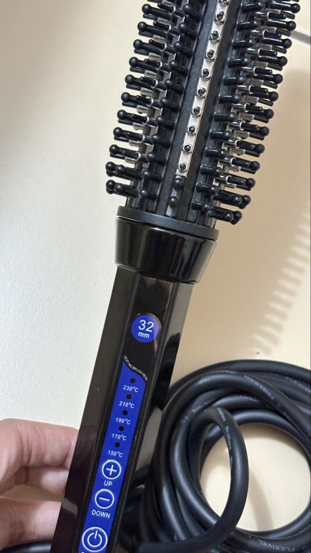 ubeator ceramic hair curler 32mm (Category: Hair) located in Makati City. Submitted by ericka_cb (Listing ID 1470898359, Image 2). Description: barely used and in good condition no box or other inclusions .