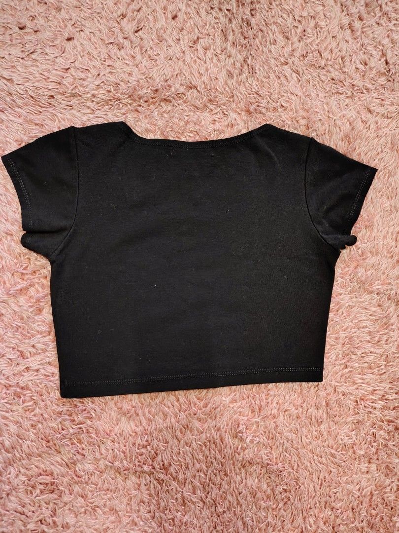 Uclopia HK Black Square Neck Crop Top (Category: Sleeveless) located in Valenzuela. Submitted by anna.banana10 (Listing ID 1470832526, Image 3). Description: - Brand: Uclopia HK (Premium Thailand line) - Style: Fitted crop top with square neckline and short sleeves - Fit: Sits right at the waist - Color: Solid black, highly versatile - Condition: Brand new with tag attached inside collar.