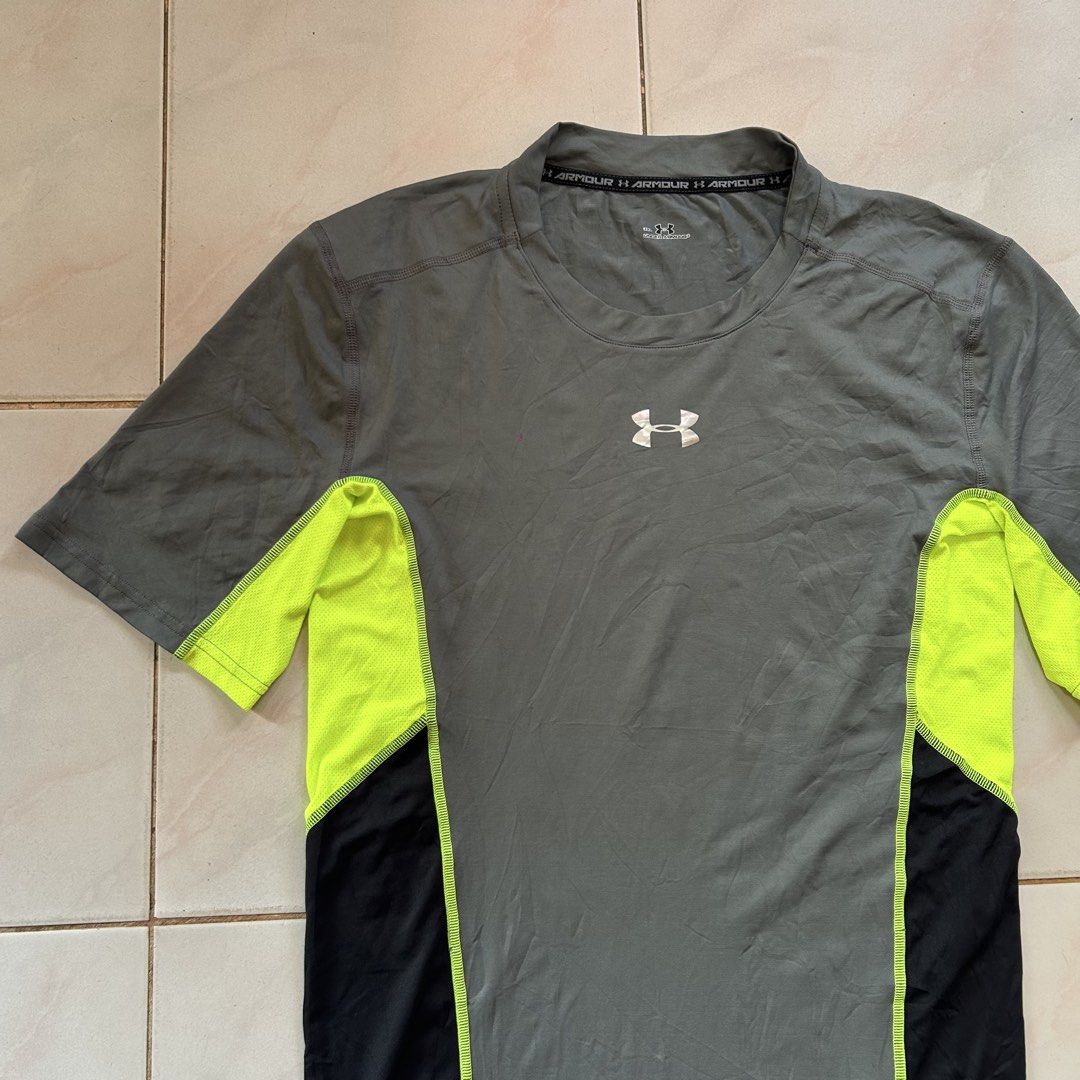 Under Armour Athletic T-Shirt 🥵 (Category: Activewear) located in Jinoba-an. Submitted by eegiboy (Listing ID 1470786770, Image 2). Description: - Brand: Under Armour - Size: 3xl best fit medium to large - Color: Grey, neon green, and black - Material: Nylon and polyurethane blend - Design: Short sleeves, crew neck, printed logo on chest and back collar - Origin: Made in China - Condition: Excellent Wts: Ua 🔥 Best fit Medium to large 🥵 Dimes:1