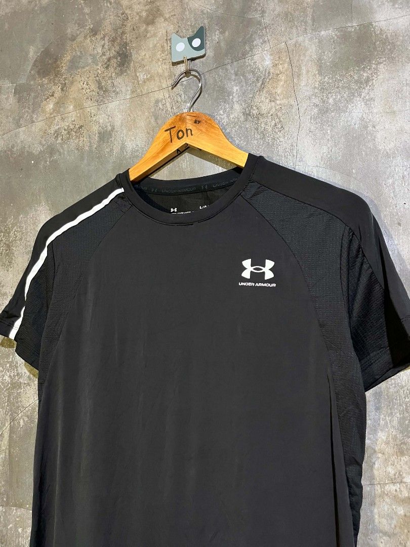Under Armour Drifit Fitted (Category: Activewear) located in Andop. Submitted by tonthrift_st (Listing ID 1470896183, Image 2). Description: Under Armour Drifit Fitted Good as new Size Large on tag Dimes W19.5 L27 No issue / flaws 🏷️📥 📍Kapalong, Davao del Norte.