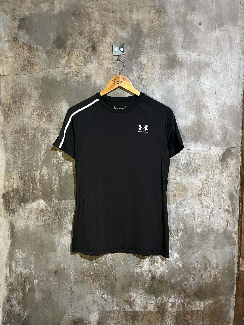 Under Armour Drifit Fitted (Category: Activewear) located in Andop. Submitted by tonthrift_st (Listing ID 1470896183, Image 1). Description: Under Armour Drifit Fitted Good as new Size Large on tag Dimes W19.5 L27 No issue / flaws 🏷️📥 📍Kapalong, Davao del Norte.