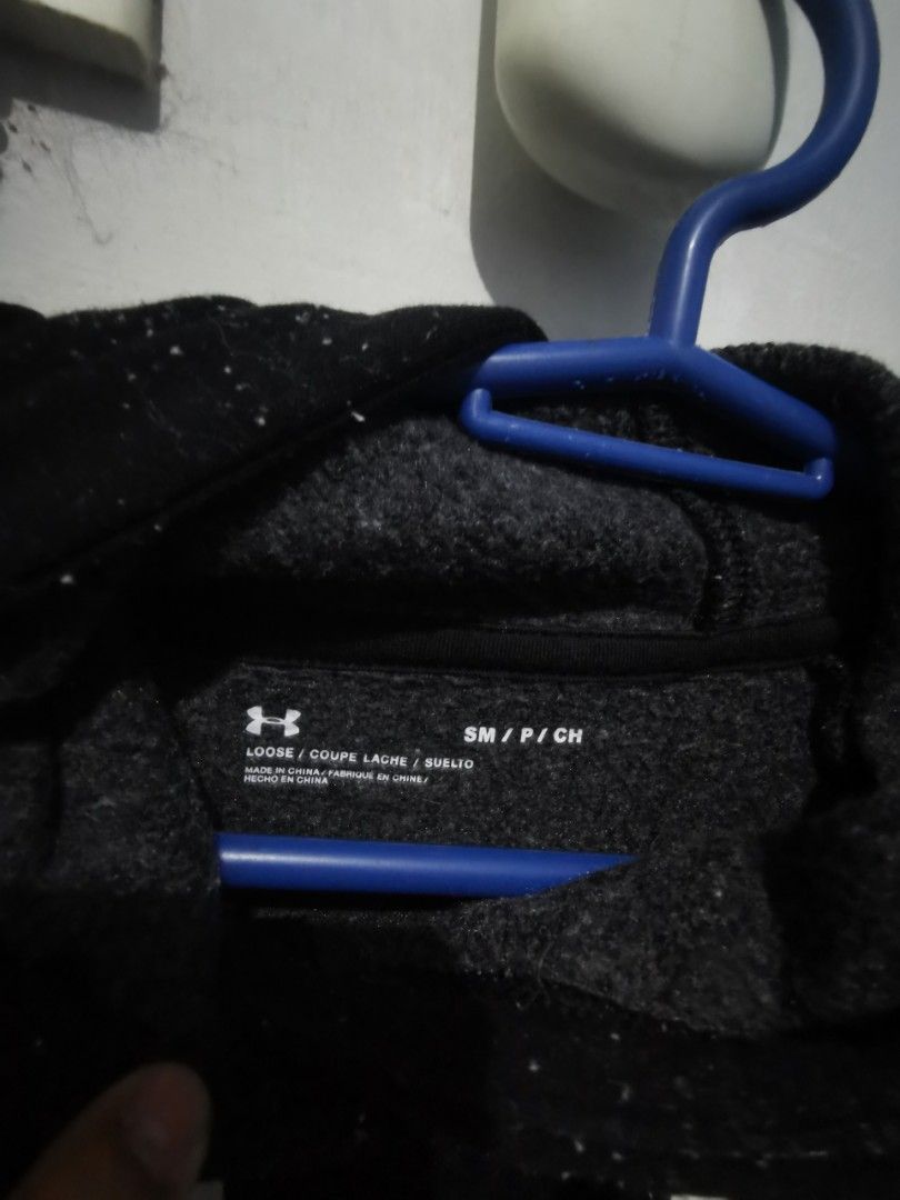 Under Armour Hoodie Jacket (Category: Coats, Jackets and Outerwear) located in Lemery. Submitted by hirayaspaperie (Listing ID 1470782400, Image 2). Description: Under Armour Hoodie Jacket. See tag for size. .