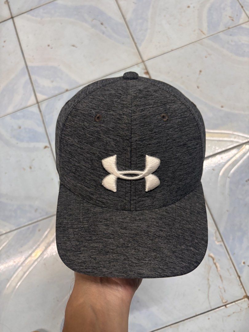 Under Armour(Youth), Close Cap (Category: Caps & Hats) located in Paranaque City. Submitted by kingdeward (Listing ID 1470831634, Image 2). Description: *Negotiable* Ukay Caps/Hats Casual need wash Parañaque Location Courier: Jnt/ LBC COP(Payment 1st) Lalamove.