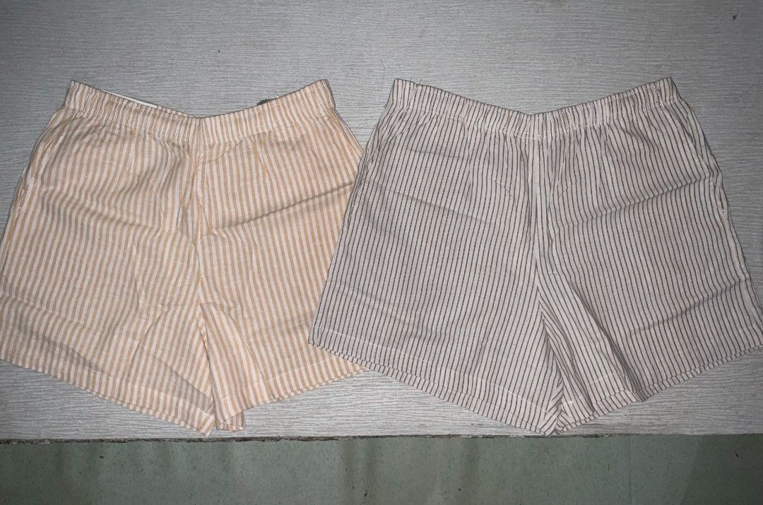 UNIQLO COTTON EASY SHORTS (Category: Shorts) located in Manila. Submitted by fastcrystal.58e1ab (Listing ID 1470817303, Image 3). Description: ✨ UNIQL EVERYDAY SHORTS — ₱280 ONLY! ✨ Comfy, casual, and perfect for everyday wear! 🩳💗 Great for errands, gala, or pambahay! ✔️ Garterized waist with adjustable tali inside ✔️ 2 side pockets, 1 back pocket on the right side ✔️ Easy-to-match striped design ✔️ ₱280 EACH ONLY! 📏 Available Sizes (waist mea
