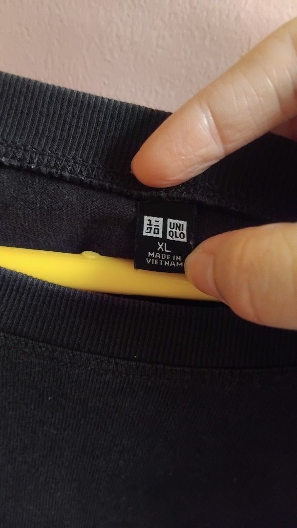 UNIQLO Black Basic T-Shirt (Category: Tshirts & Polo Shirts ) located in Iloilo. Submitted by ayinscloset (Listing ID 1470819569, Image 2). Description: UNIQLO Black Basic T-Shirt Price: ₱200 (negotiable) - Brand: Original UNIQLO - Size: XL - Color: Black - Condition: Excellent preloved condition - No issues, stains, holes, or damage - Classic crew neck with relaxed sleeves - Perfect for casual and everyday wear - unisex RFS: Decluttering Color m